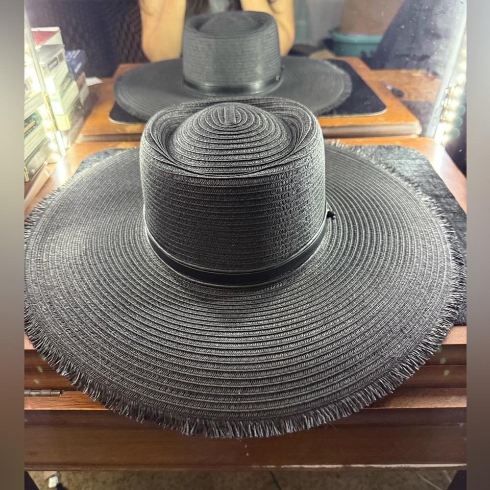 Stylish Black Wide-Brim Hat - Picture 1 of 6
